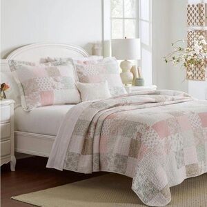 🎀 Laura Ashley Celina Patchwork Pink Twin Quilt Set NWT